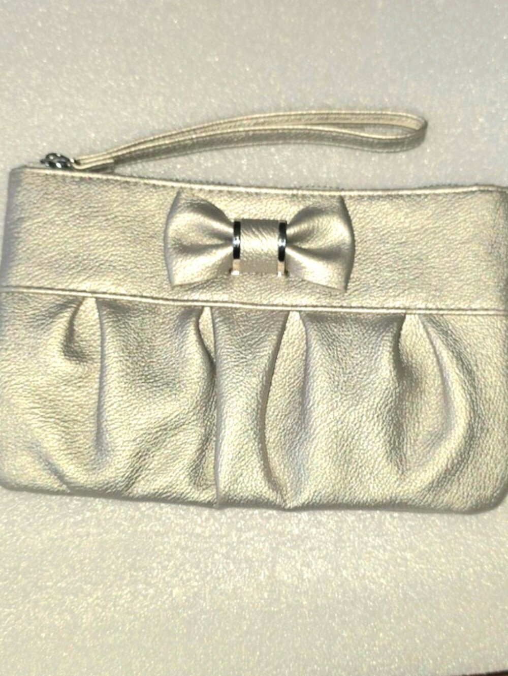 Safe Keeper Bow Wristlet Clutch Wallet Silver Metallic 7 3/4"l 1/2"wide 5"tall - Picture 1 of 9